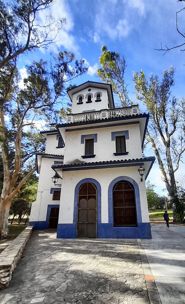 La casa azul - Parque de San  Vicente Ferrer -  Liria /Valencia)