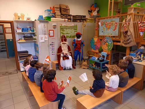 Sinterklaas en roetpiet op onze school! 2021