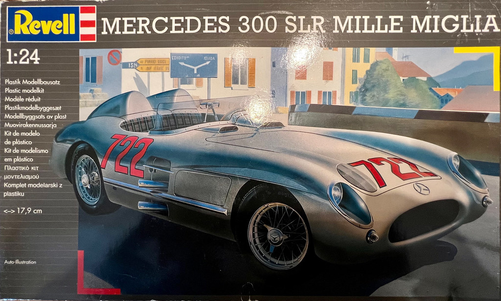 [REVELL] MERCEDES BENZ 300 SLR Mille milles 1955 numéro 722  pilotée par Sir Stirling MOSS Réf 7204 51733637944_1ccb15fb7a_b
