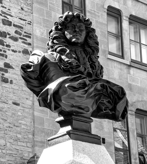 Le buste du roi Louis XIV sur la place Royale, ville de Québec, Canada