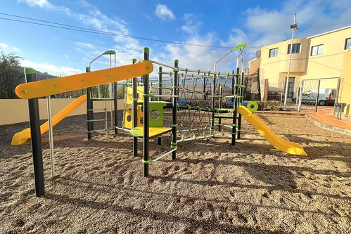 Vista de algunos de los nuevos elementos del Parque Infantil de La Banda