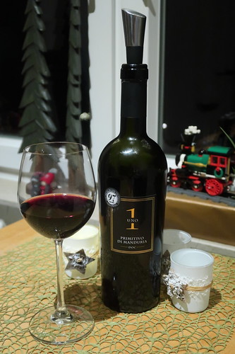 Uno Primitivo di Manduria (= hervorragender Rotwein vor, zu und nach dem Abendessen)