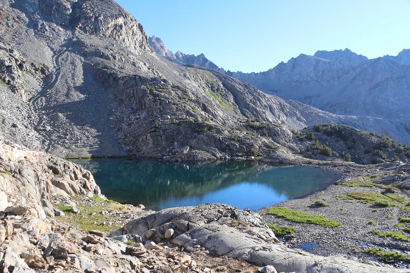 Unnamed lake east of Helen Lake from the JMT, with Clyde Spires and Mount Powell on the distant right