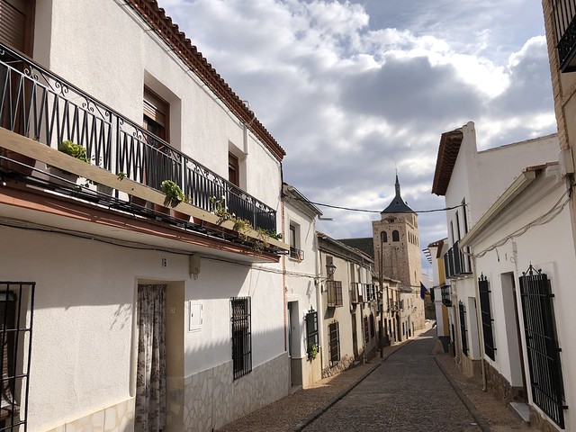 Calle Virgen de la Sierra en Moral de Calatrava (Ruta del vino de Valdepeñas)