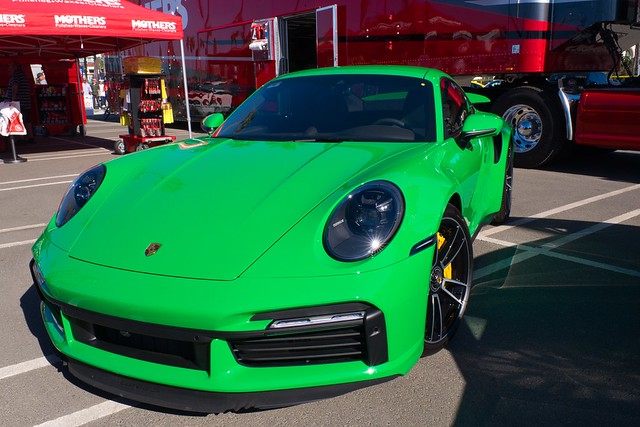 Porsche 911- very green @Cars & Copters 2021