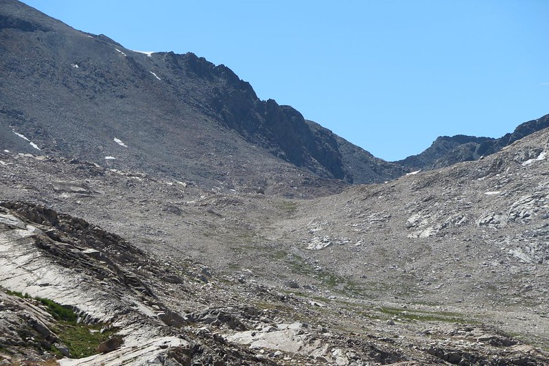 One final zoomed-in shot of Muir Pass and the Muir Hut, before continuing north, down into the lower Evolution Basin