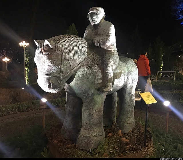 20191207_i07 Adorkable chubby horse sculpture | ChriFSMas at Liseberg, Gothenburg, Sweden