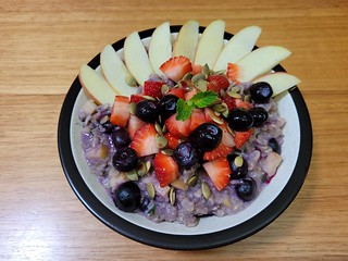 Apple, Blueberry, and Mint Oatmeal from Made By Luci blog