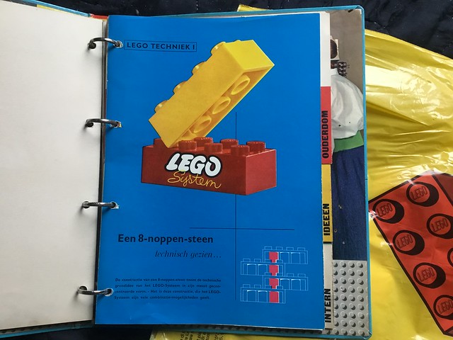 LEGO: Belgian Dealer catalog binder in Dutch