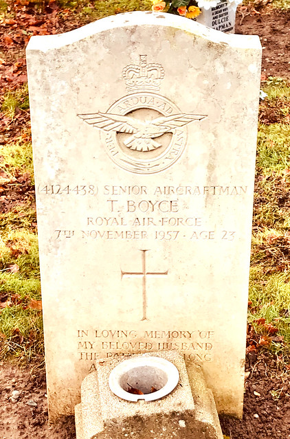 Headstone Of Service Number 4124438, Senior Aircraftman, Trevor Boyce, Royal Air Force.