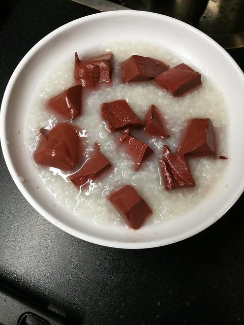 Congee with pork blood