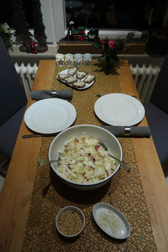Chicorée-Apfel-Salat (Tischbild)