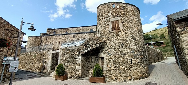 De Llivia a Puigcerdá, la Cerdaña de Girona con entornos franceses. - Norte de Cataluña, con algún toque francés y Tarragona. (7)