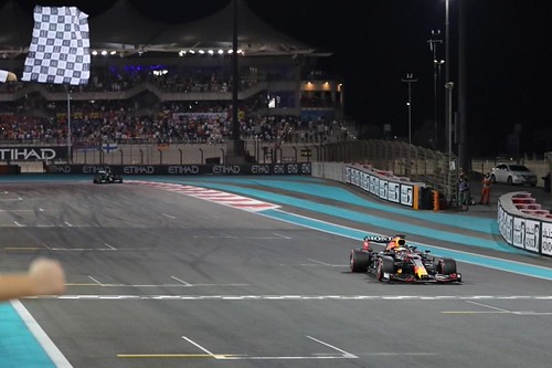 Verstappen é Campeão do mundo de F1. O que se passou na última volta do campeonato?