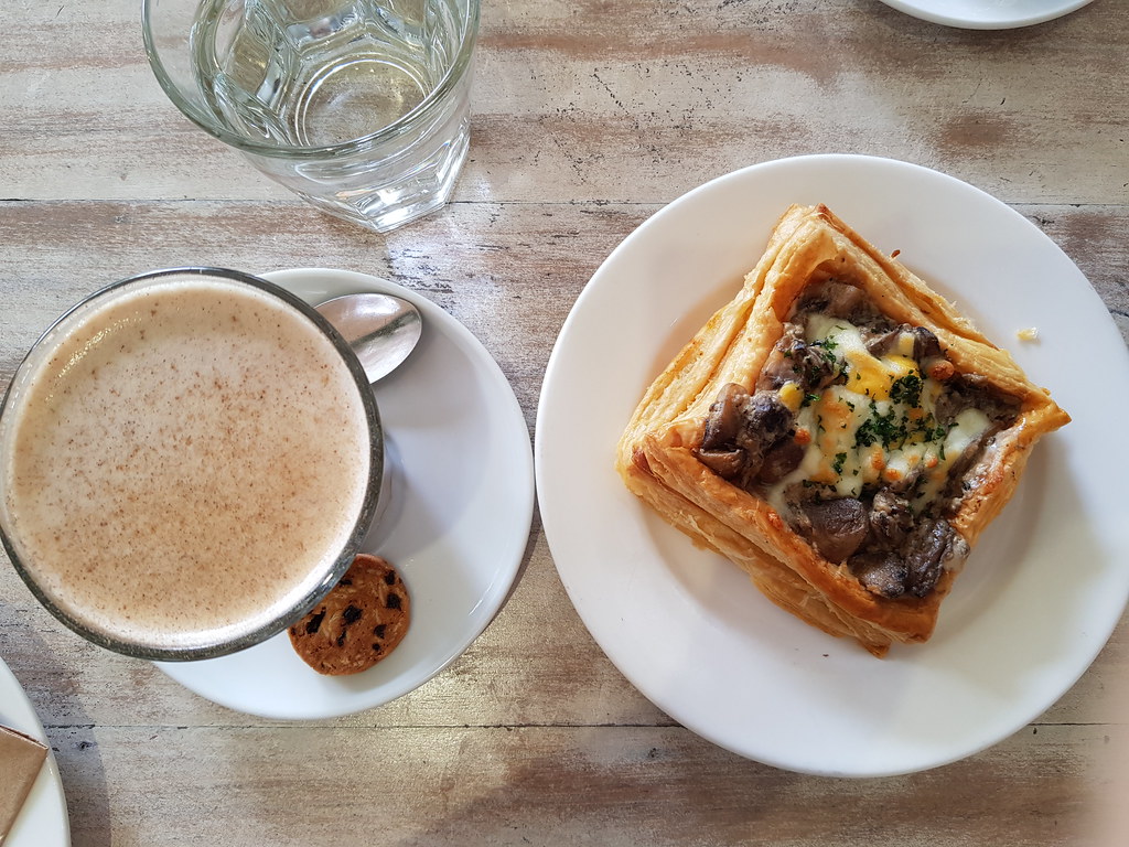 蘑菇里科塔泡芙 Mushroom Ricotta Puff rm$15 & 印度香料茶 Chai Latte rm$14 @ Lisette's Cafe & Bakery in SS16 Empire Subang