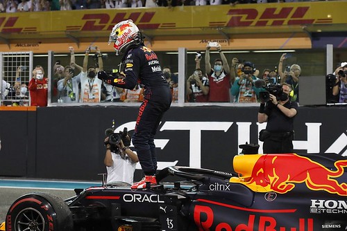 Verstappen é Campeão do mundo de F1. O que se passou na última volta do campeonato?