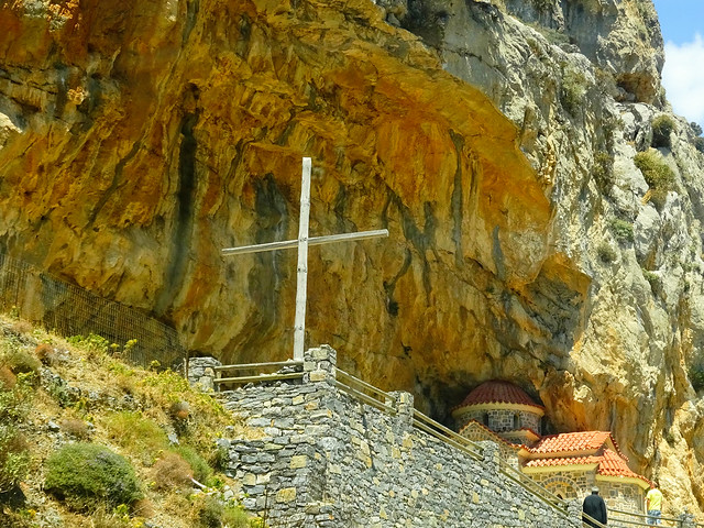 chiesetta nella gola - little church in the gorge