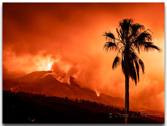 Erupción del volcán Cumbre Vieja en la isla de La Palma, Islas Canarias, España.