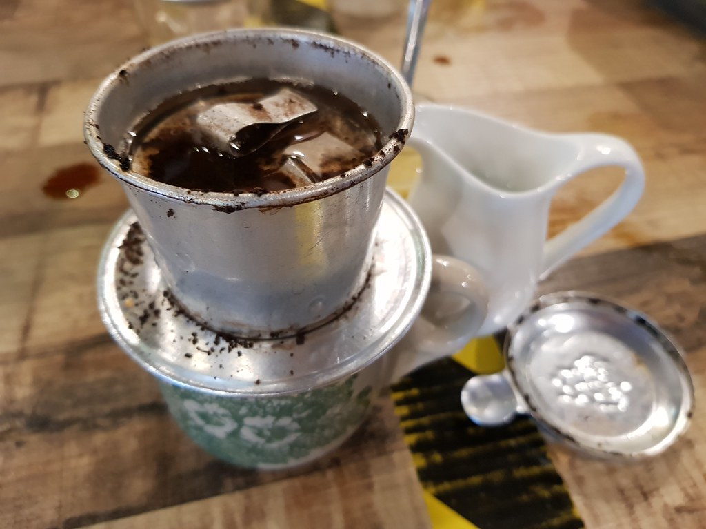 越南滴漏咖啡 Vietnamese Dripped Coffee w/Milk rm$5.90 @ Banh Mi Cafe in Bandar Puteri Puchong