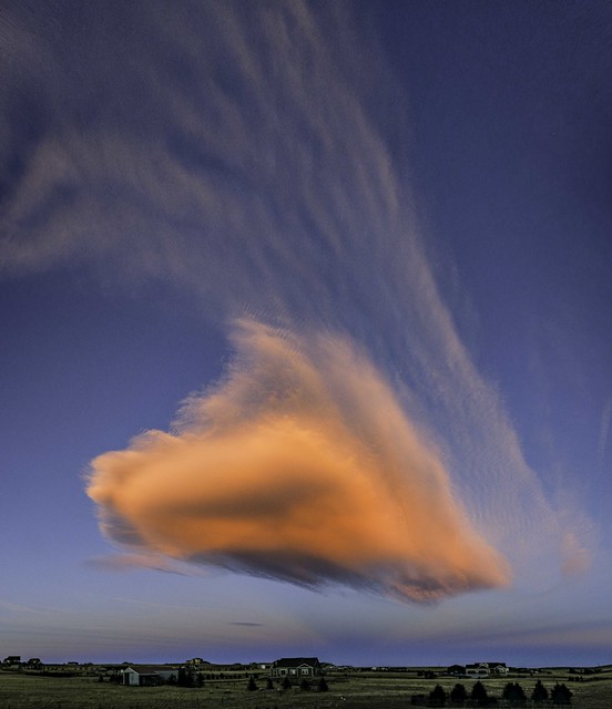 Nearby Lenticular Cloud @ Sunset
