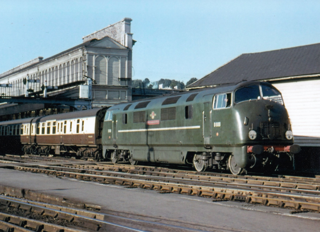 BR Swindon 2000hp diesel-hydraulic D800 SIR BRIAN ROBERTSON at Exeter St David's