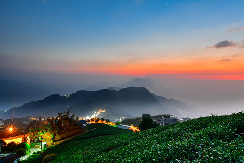 taiwan chiayi alishan outdoors mountain cloudspace lighteffect teagarden sunset sky 台灣 嘉義 阿里山 茶園 shizhuo 石棹 頂石棹 夕陽 雲海 竹崎鄉