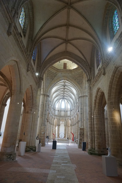Eglise Saint-Nicolas, Coutances : Vue intérieure de la nef