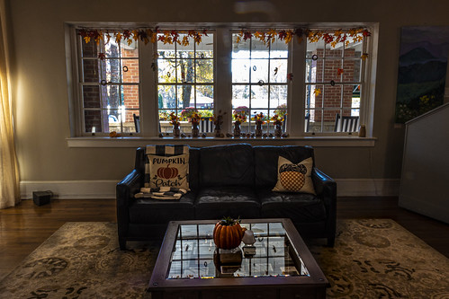 montevista hotel lobby sofa coffeetable autumn blackmountain northcarolina carpet pumpkin