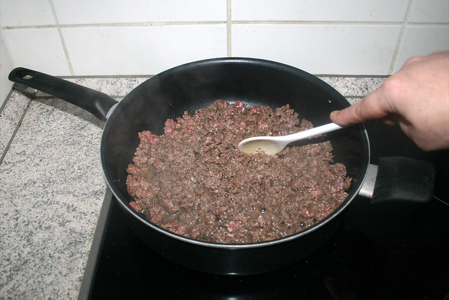 14 - fry ground meat crumbly / Hackfleisch krümelig anbraten