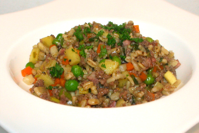 38 - Ebly vegetable stew with ground meat - CloseUp / Ebly Gemüse Eintopf mit Hackfleisch - CloseUp
