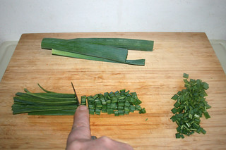 05 - Cut green leek / Lauchgrün zerkleinern