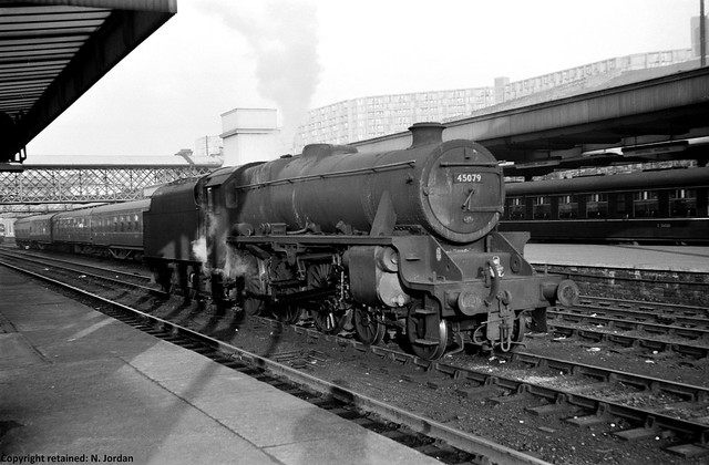 CAIMF160-VF.4622-1935, Class 5MT, No.45079, (Shed No.55A, Leeds Holbeck), on Platform No.1, Loop Line, at Sheffield Midland Station-18-09-1964-A