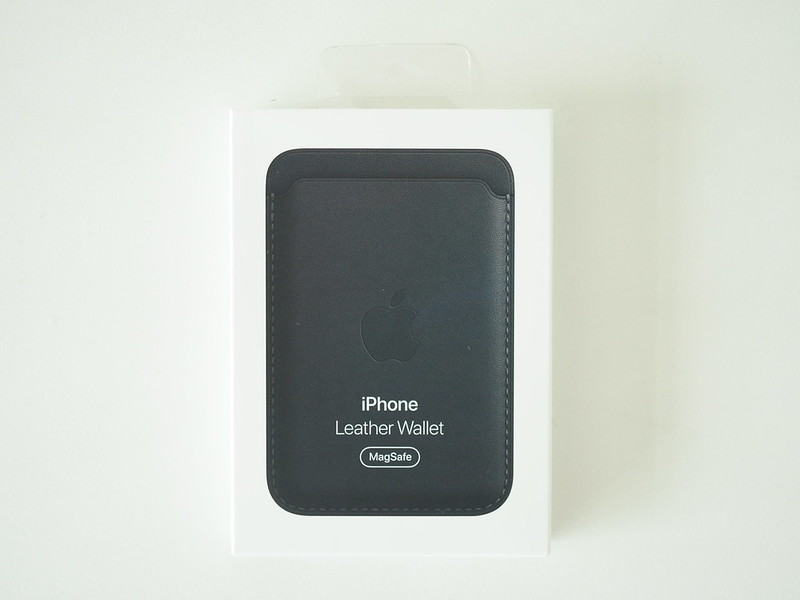 Apple iPhone Leather Wallet with MagSafe - Box Front