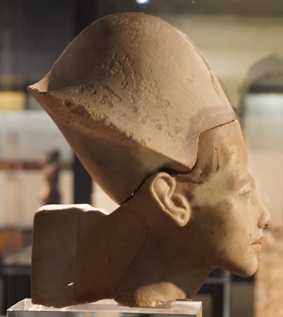 Buste d'Akhenaton (vue de profil)