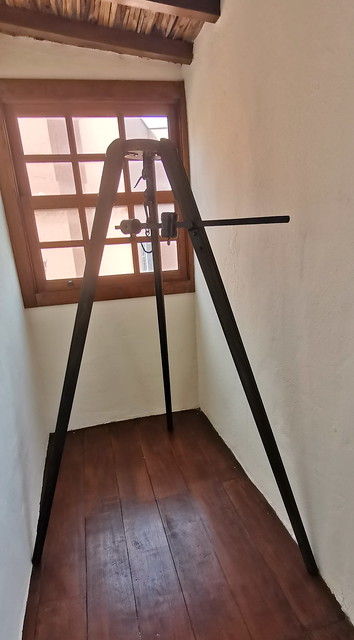 balanza o peso con tripode Museo Agaldar Casa Capitán Quesada Gáldar isla de Gran Canaria