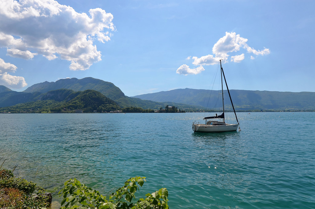 Lac d'Annecy (Haute-Savoie) - Vue sur Duingt depuis Talloires