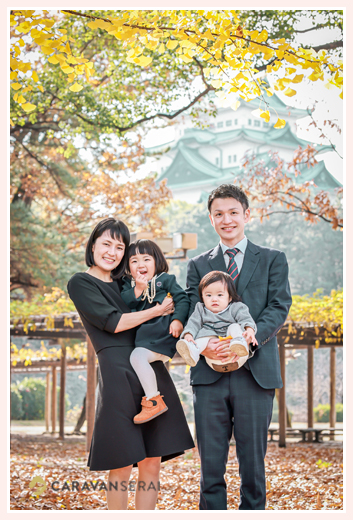 名古屋城を背景に家族写真　出張撮影