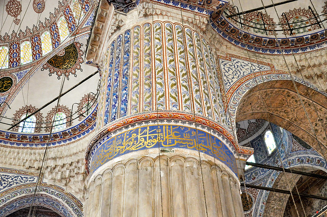 Décoration intérieure de la Sultanahmet Camii ou Mosquée bleue
