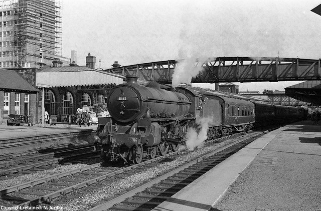 CAIMF375-VF.2333-5523-1947, Class B1, No.61165, (Shed No.41D, Rotherham Canklow), on Platform No.2, Loop Line, at Sheffield Midland Station-14-06-1963-A
