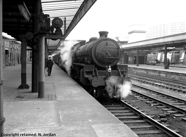 CAIMF792-NBLG.L963.26214-1948, Class B1, No.61313, (Shed No.41D, Canklow, Rotherham), at Platform No.5, at Sheffield Midland Station-29-05-1965-(by D.H. Casserley)-A