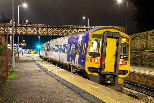 Northern Rail 158 757, Morley (West Yorkshire), November 2021