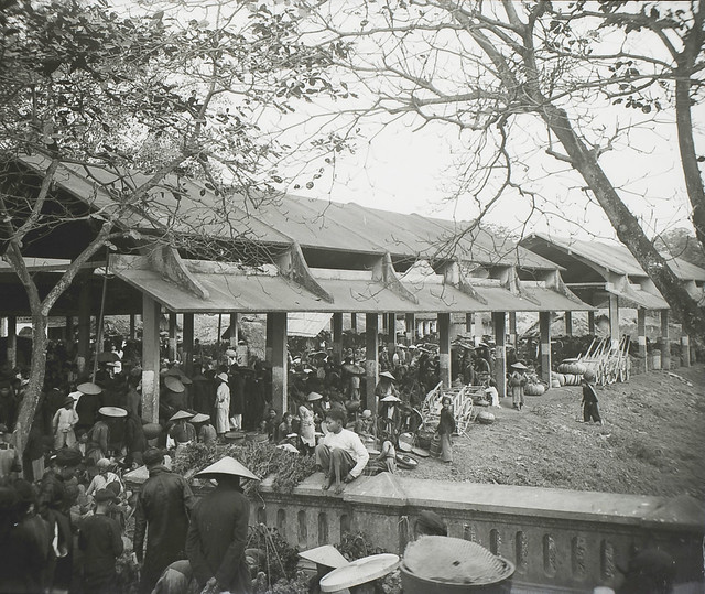 Chợ Bưởi trong những ngày Tết (tháng Giêng năm 1928).