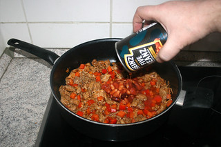17 - Add beans in tomato sauce / Bohnen in Tomatensauce hinzufügen