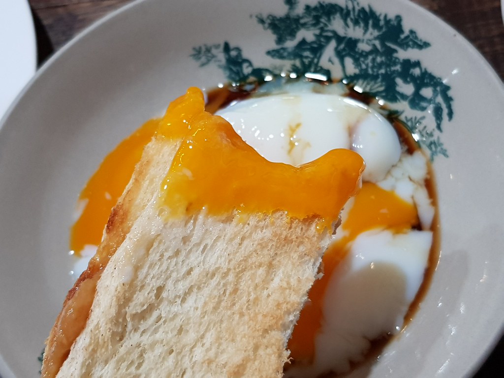 燒麵包+生熟蛋+鴛鴦 Roti Bakar + Half-boiled egg + Cham rm$7.90 @ 金寶舊街場 Kampar Old Town Restaurant USJ 11