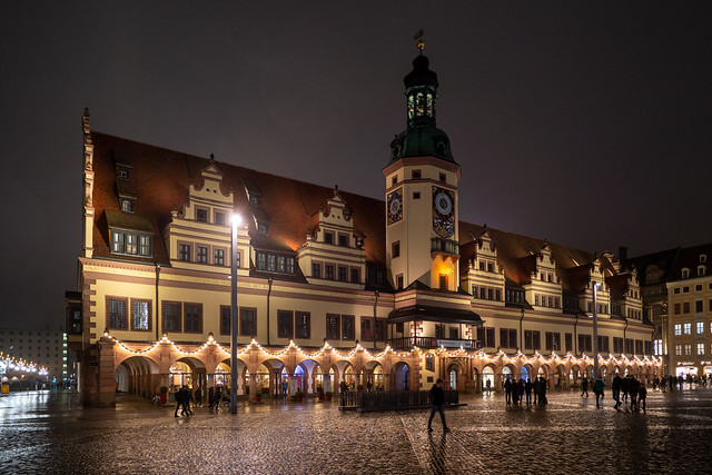 Leipzig: Altes Rathaus am Markt im Nieselregen - Old Town Hall at the Market in drizzling rain