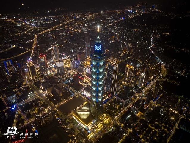 Aerial shot of Taipei 101 building at night_Dan_0039