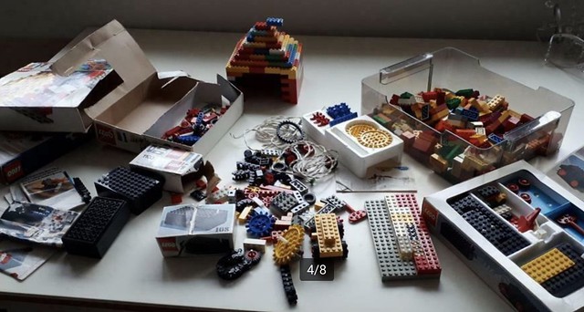 LEGO: Diverse batch of vintage LEGO? Seller picture.