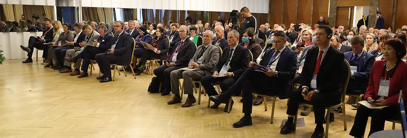 La conférence s'est tenue à l'Hôtel International de Tirana