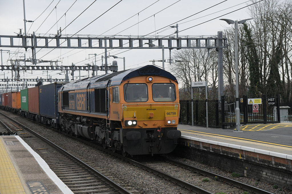 66758  Didcot  21/12/21 by Woolwinder