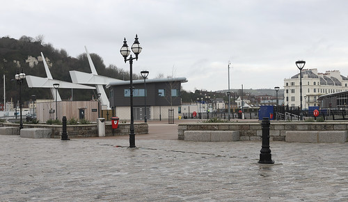 A walk along the new Marina Curve in Dover